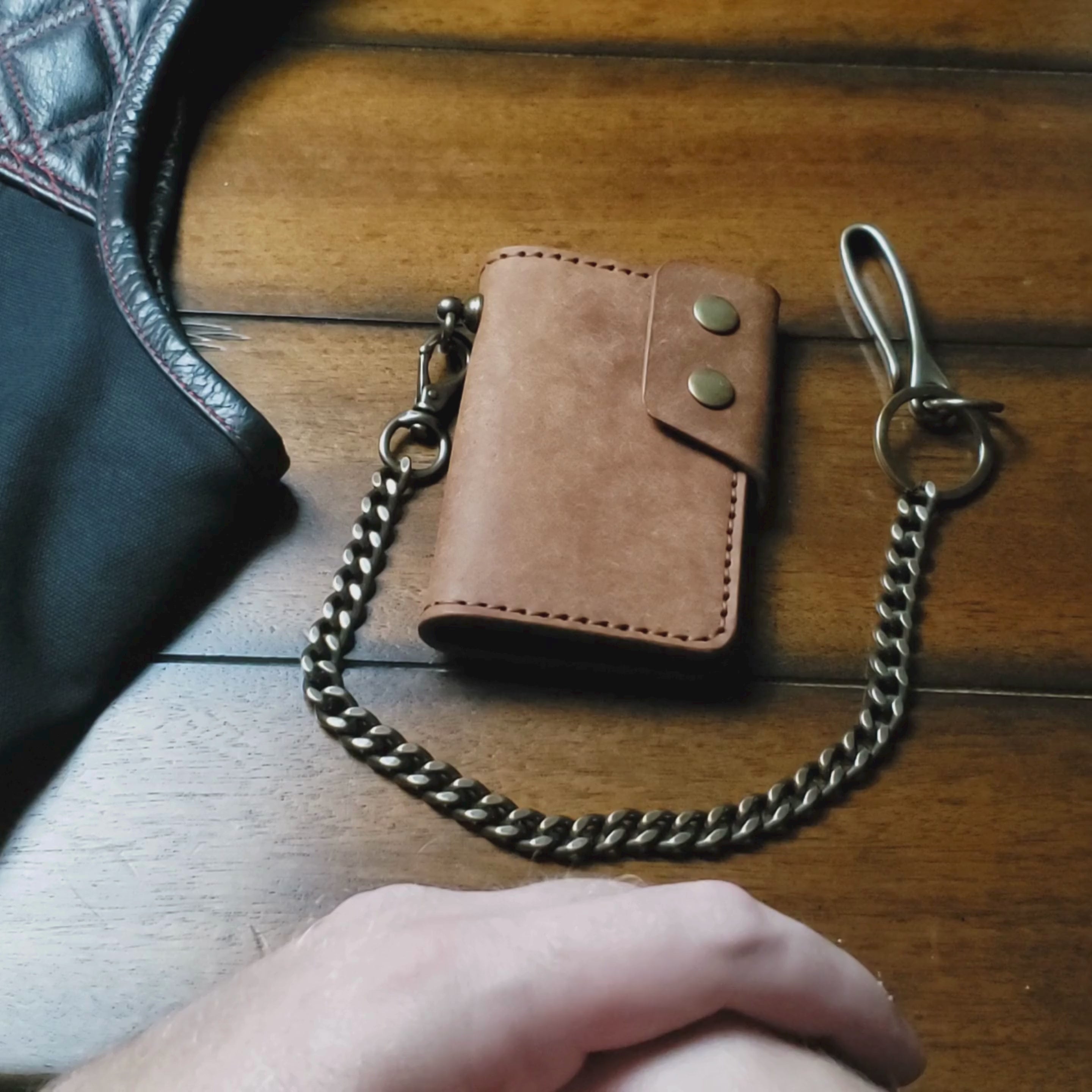 6 Pocket Biker Wallet – Walnut & Olive / Antique Brass
