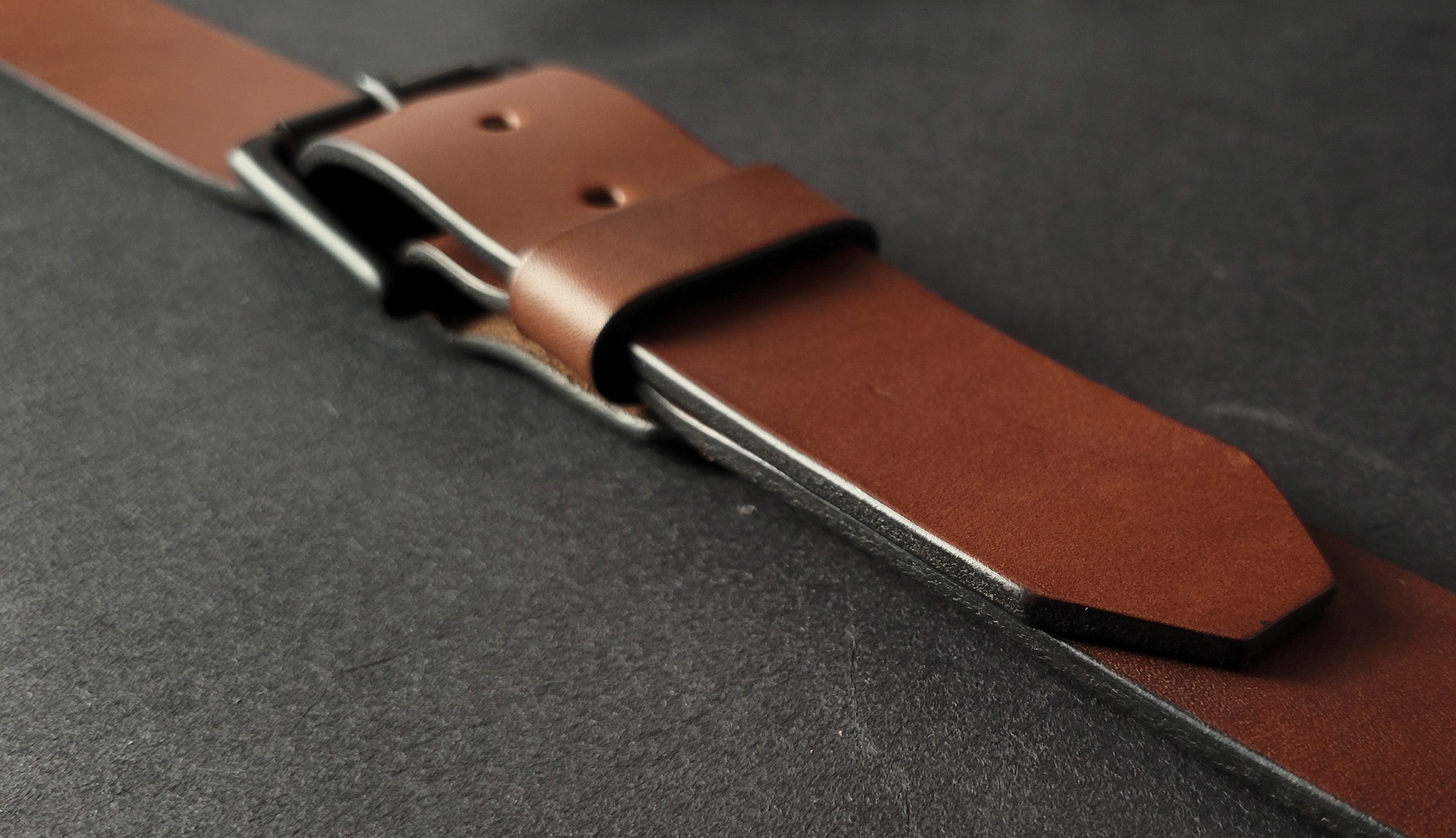 BROWN LEATHER BELT - black matte buckle