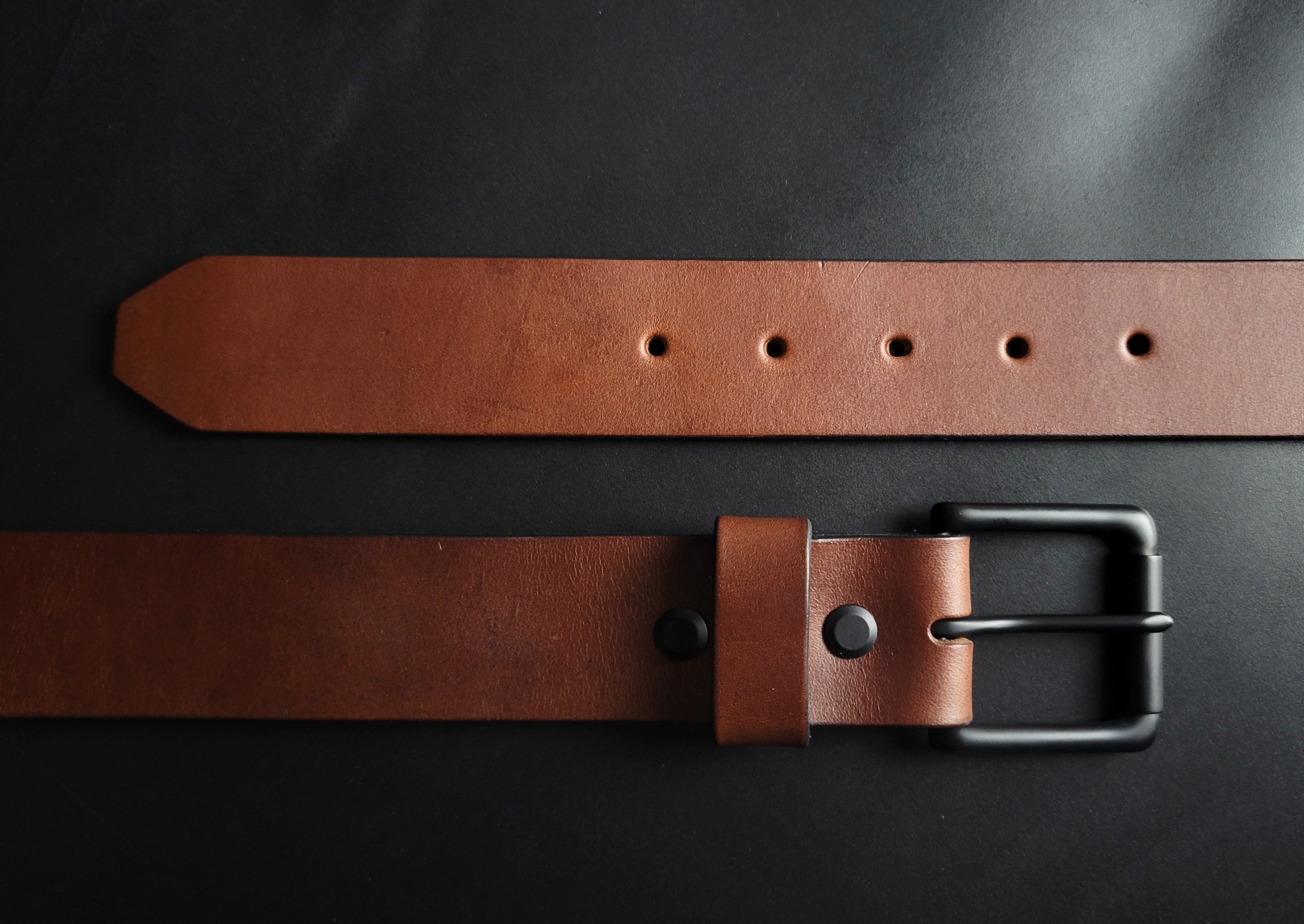 BROWN LEATHER BELT - black matte buckle